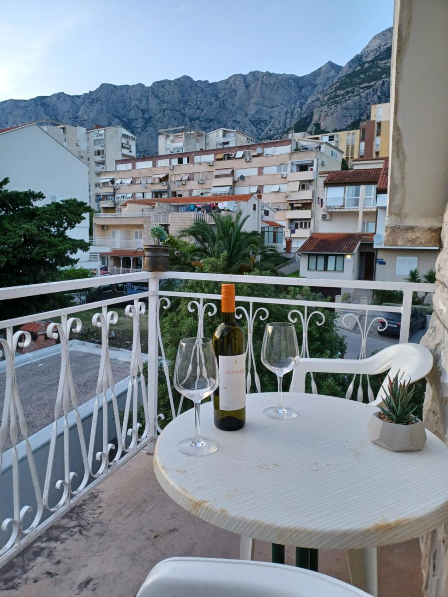 Apartments Emilija Makarska Exteriör bild