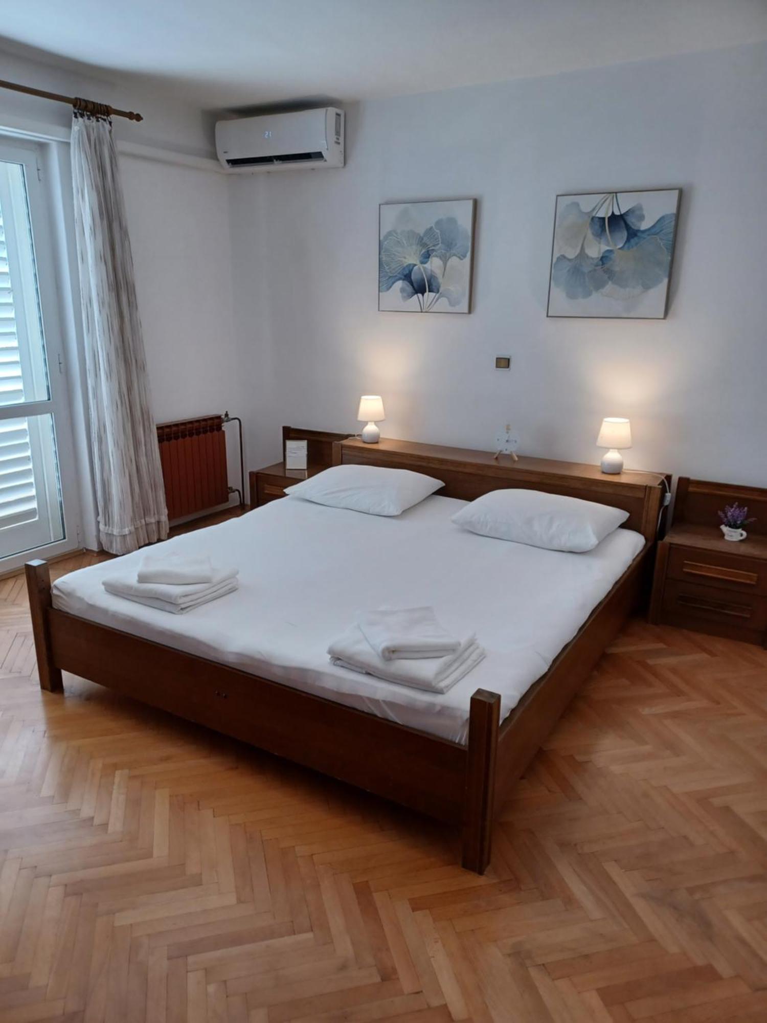 Apartments Emilija Makarska Rum bild